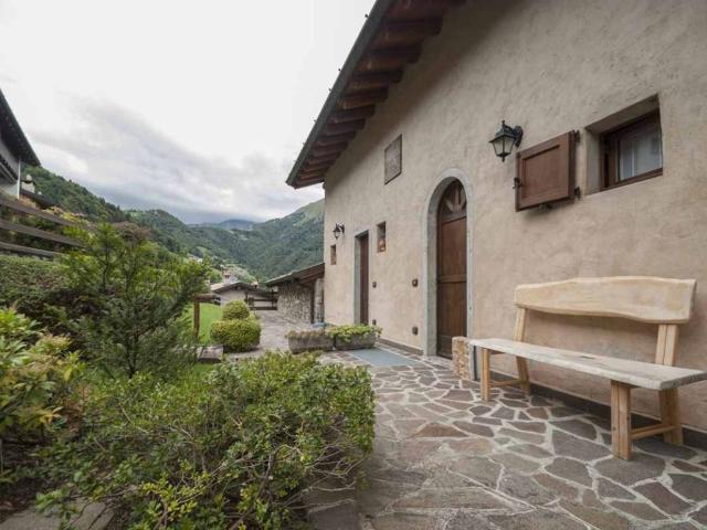 Villa Indipendente in vendita a Oneta, Lombardia