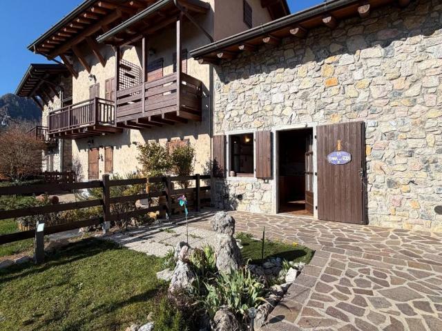Villa Indipendente in vendita a Oneta, Lombardia