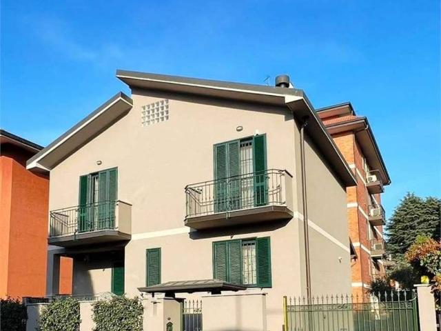 Villa Indipendente in vendita a Locate Triulzi, Lombardia