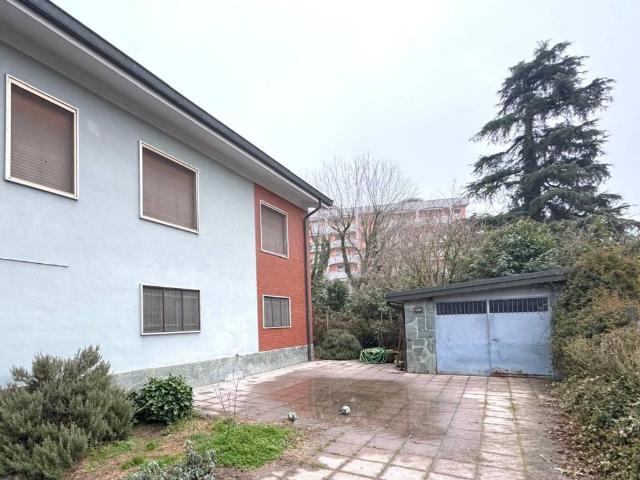 Villa Indipendente in vendita a Opera, Milano