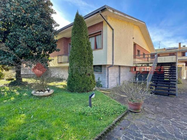 Villa Indipendente in vendita a Locate Triulzi, Lombardia