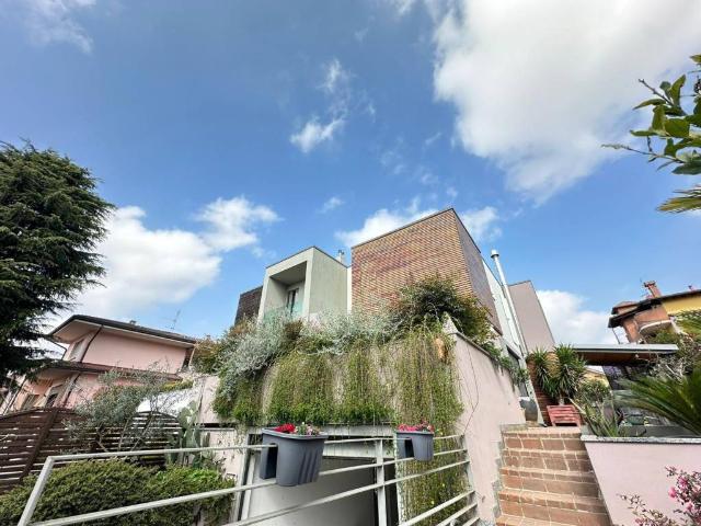 Villa Indipendente in vendita a Locate Triulzi, Lombardia