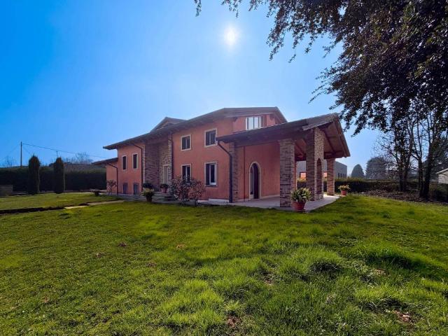 Villa Indipendente in vendita a Oppeano, Veneto