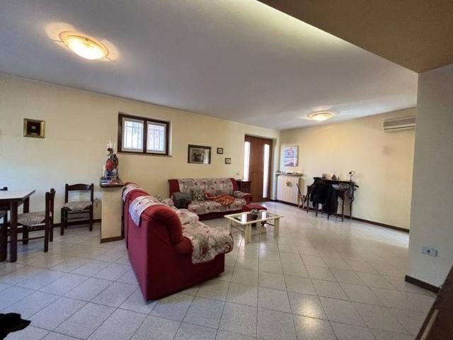 Villa Indipendente in vendita a Oppeano, Veneto