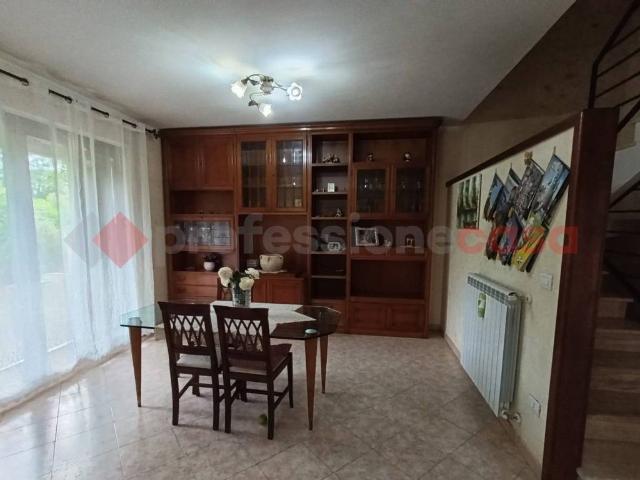 Villa Indipendente in vendita a Oricola, Abruzzo