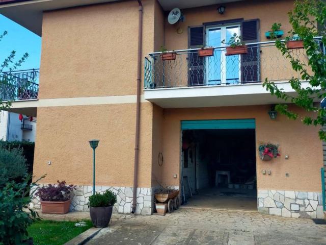 Villa Indipendente in vendita a Oricola, Abruzzo