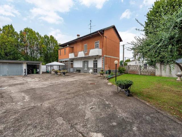 Villa Indipendente in vendita a Origgio, Lombardia