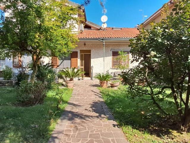 Villa Indipendente in vendita a Origgio, Lombardia