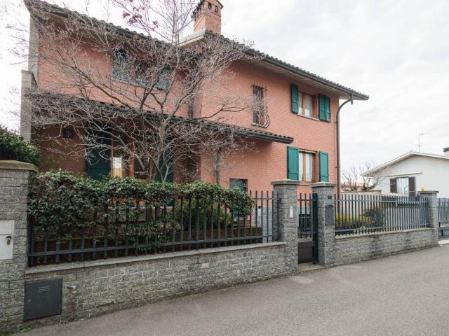 Villa Indipendente in vendita a Origgio, Lombardia