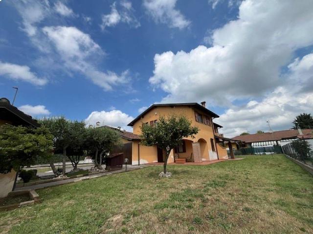 Villa Indipendente in vendita a Orio Litta, Lodi