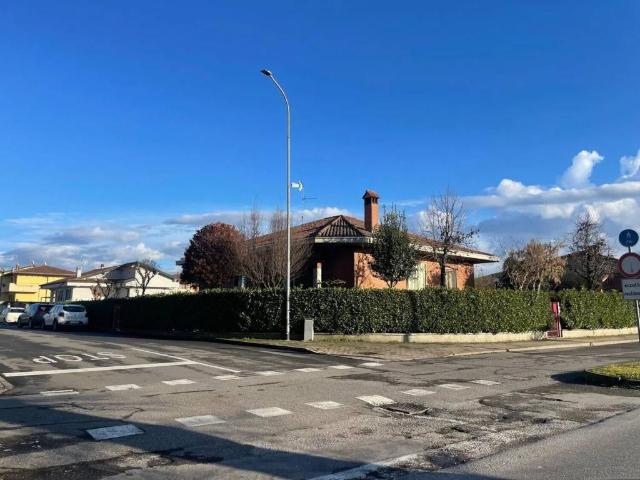 Villa Indipendente in vendita a Orio Litta, Lombardia