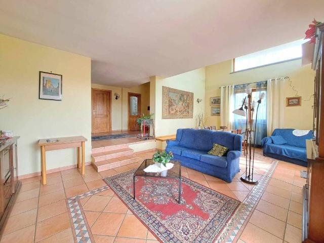 Villa Indipendente in vendita a Oriolo Romano, Lazio