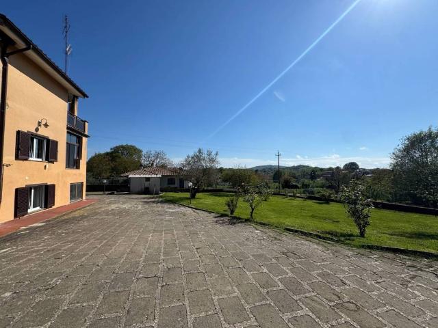 Villa Indipendente in vendita a Oriolo Romano, Lazio