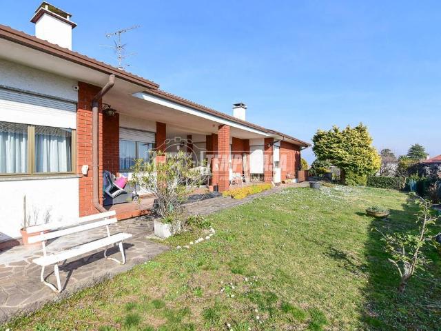 Villa Indipendente in vendita a Orsenigo, Lombardia