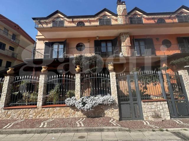 Villa Indipendente in vendita a Casapozzano, Orta Di Atella