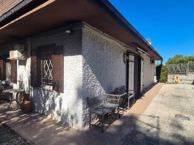 Villa Indipendente in vendita a Orte, Viterbo