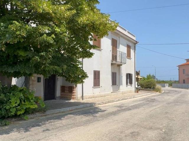 Villa Indipendente in vendita a Ortona, Abruzzo