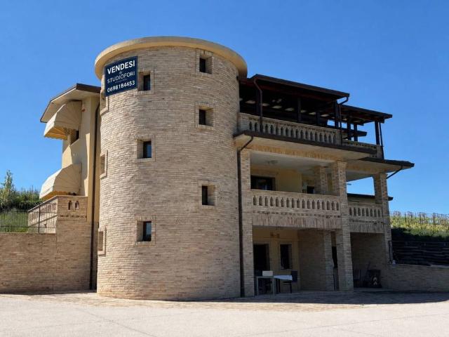 Villa Indipendente in vendita a Ortona, Abruzzo