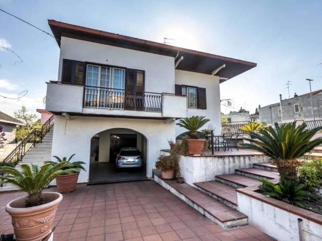Villa Indipendente in vendita a Ciampino, Ortona