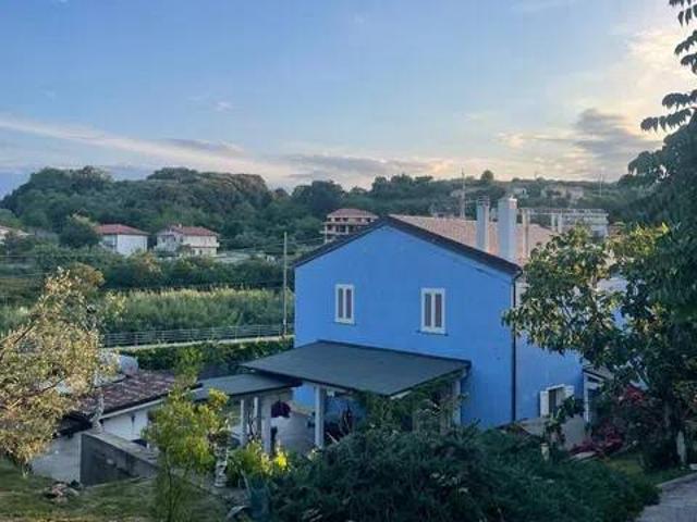 Villa Indipendente in vendita a Ortona, Abruzzo