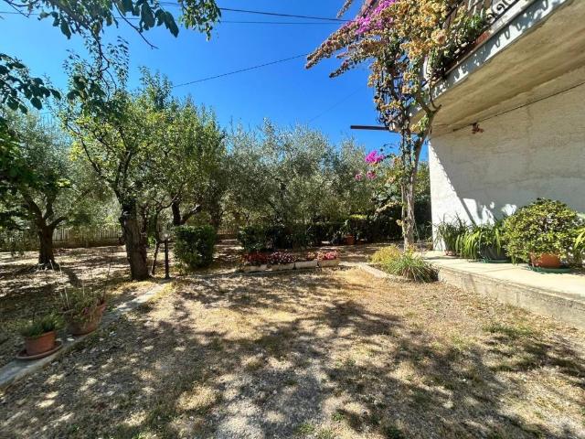 Villa Indipendente in vendita a Ciampino, Ortona