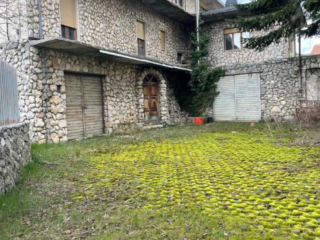 Villa Indipendente in vendita a Ortona Dei Marsi, Abruzzo