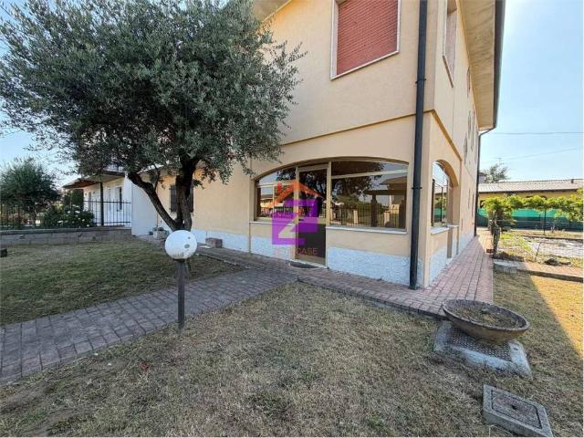 Villa Indipendente in vendita a Unione dei Comuni Bassa Bresciana Occidentale, Orzinuovi