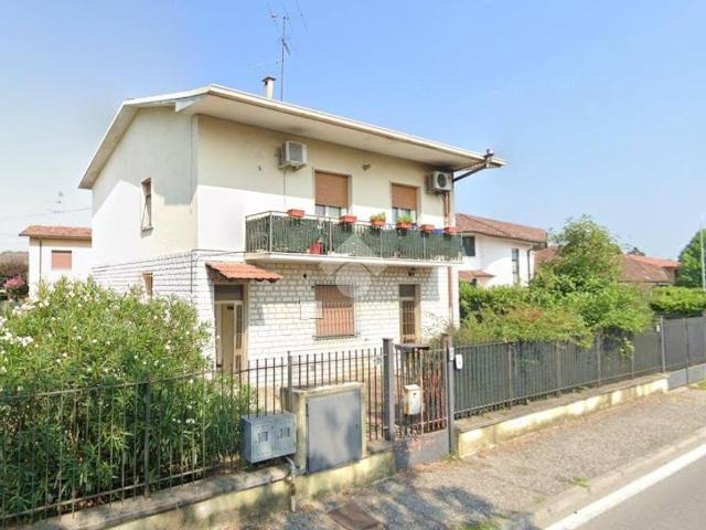 Villa Indipendente in vendita a Unione dei Comuni Bassa Bresciana Occidentale, Orzinuovi