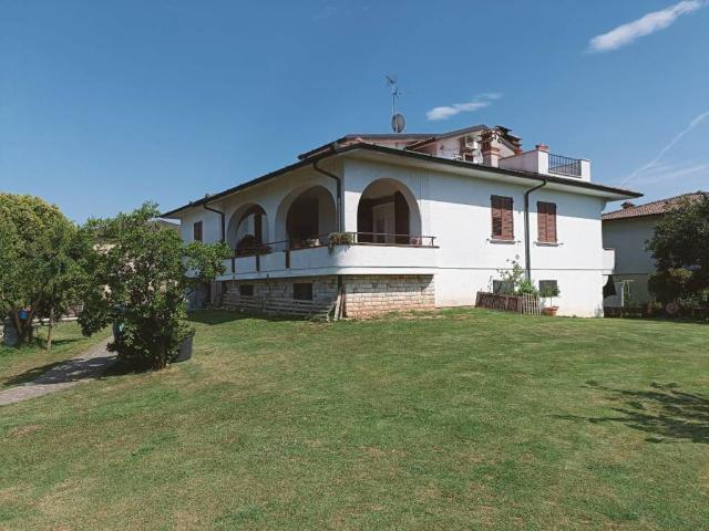 Villa Indipendente in vendita a Unione dei Comuni Bassa Bresciana Occidentale, Orzinuovi