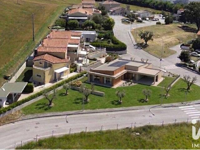 Villa Indipendente in vendita a San Biagio, Marche
