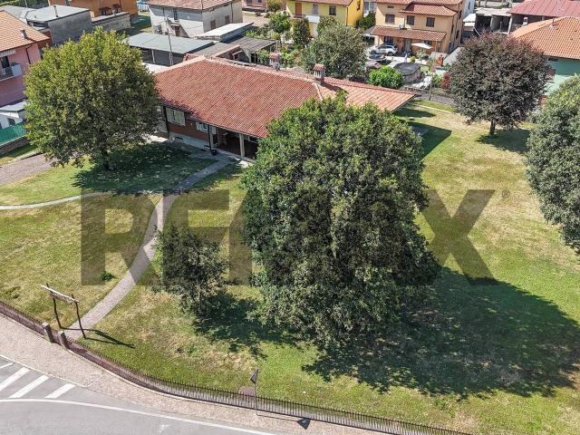 Villa Indipendente in vendita a Osio Sopra, Lombardia