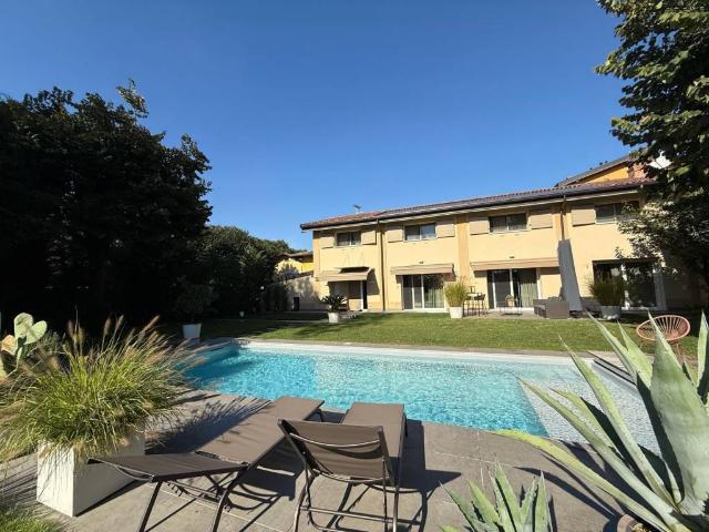 Villa Indipendente in vendita a Osio Sopra, Lombardia