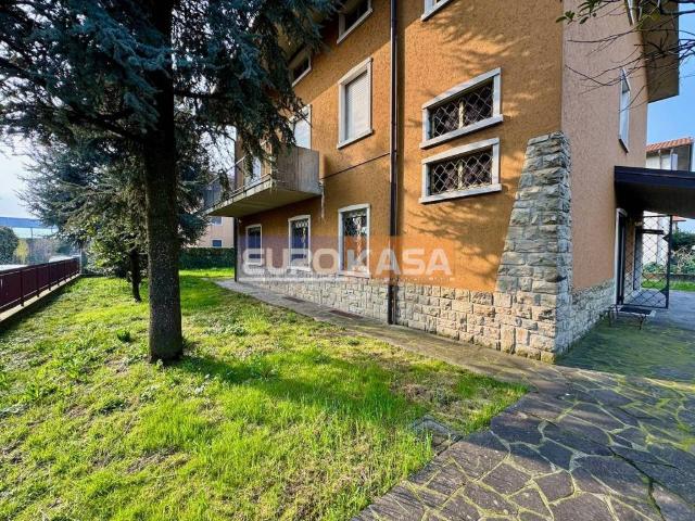 Villa Indipendente in vendita a Osio Sopra, Lombardia