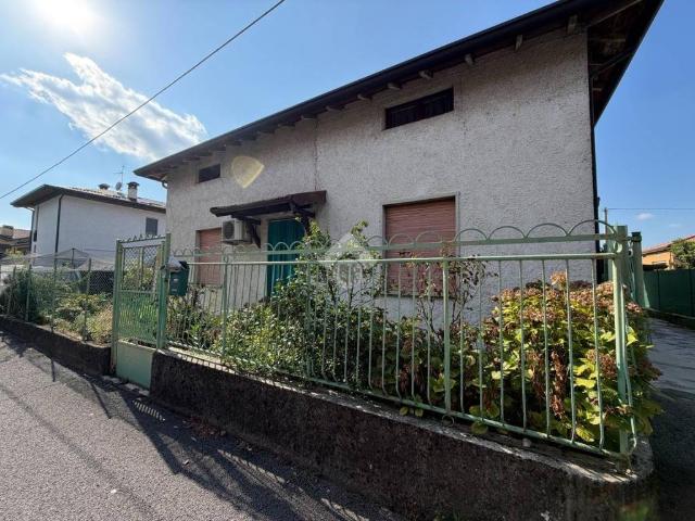 Villa Indipendente in vendita a Osio Sopra, Bergamo