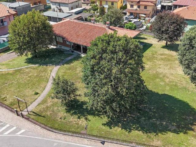 Villa Indipendente in vendita a Osio Sopra, Lombardia