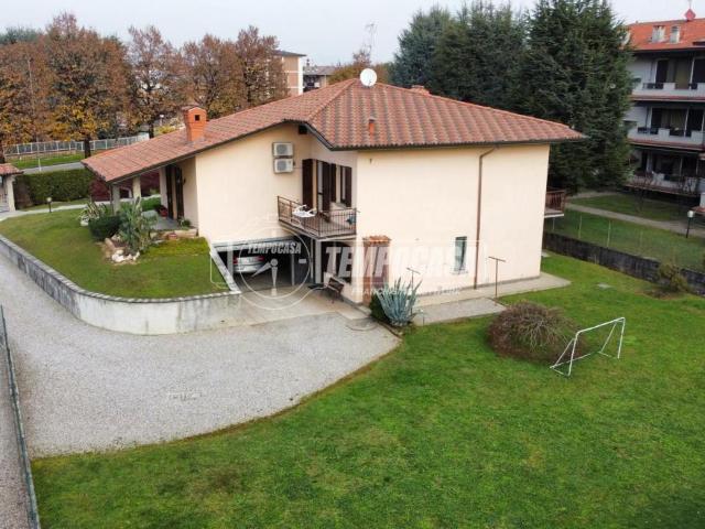 Villa Indipendente in vendita a Osio Sotto, Lombardia