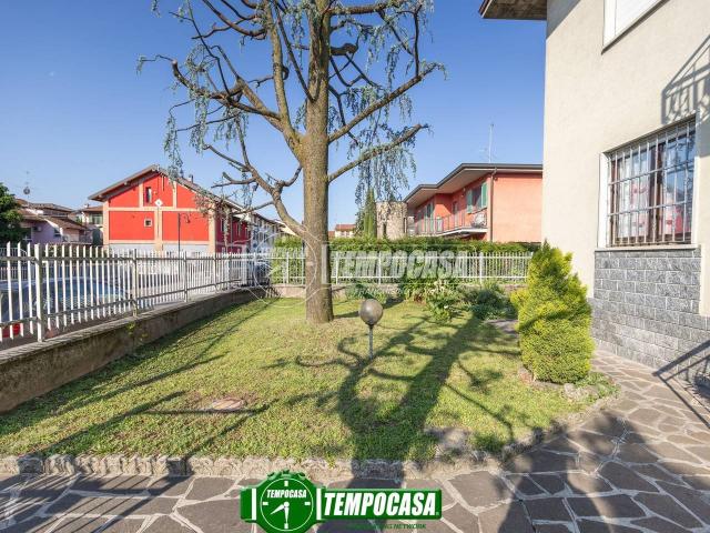 Villa Indipendente in vendita a Osio Sotto, Lombardia