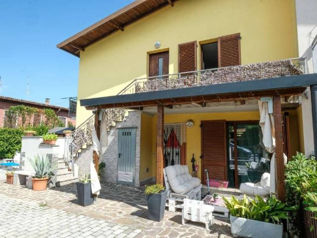 Villa Indipendente in vendita a Osio Sotto, Lombardia