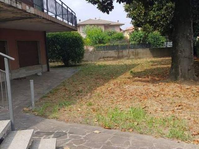 Villa Indipendente in vendita a Osio Sotto, Lombardia