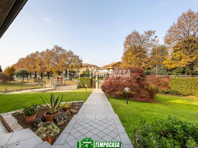 Villa Indipendente in vendita a Osio Sotto, Lombardia