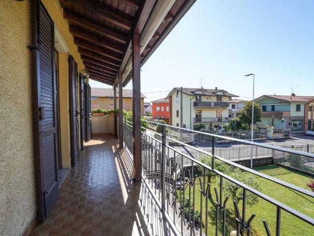 Villa Indipendente in vendita a Osio Sotto, Lombardia