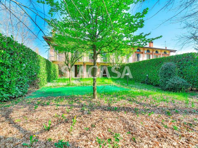 Villa Indipendente in vendita a Osnago, Lombardia