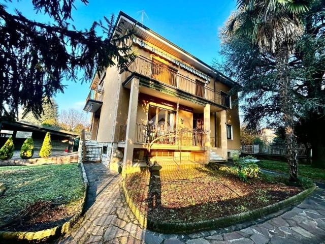 Villa Indipendente in vendita a Osnago, Lombardia