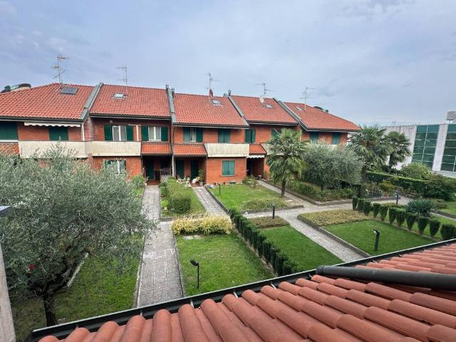 Villa Indipendente in vendita a Osnago, Lombardia