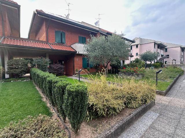 Villa Indipendente in vendita a Osnago, Lombardia