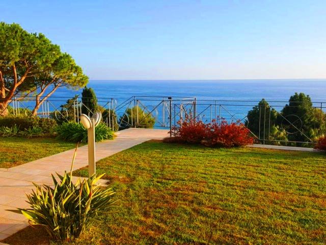 Villa Indipendente in vendita a Ospedaletti, Liguria