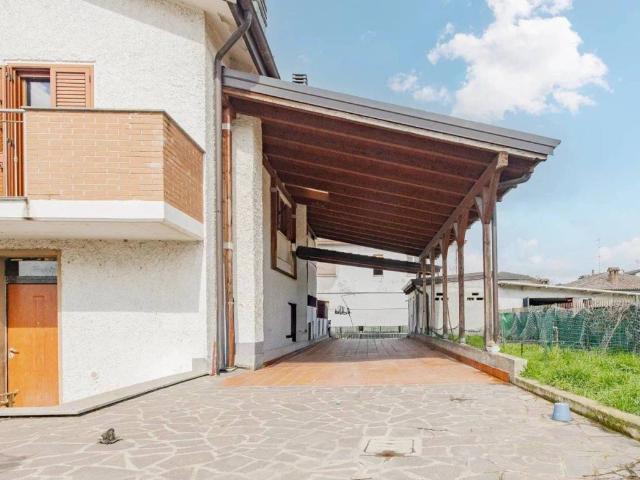 Villa Indipendente in vendita a Ossago Lodigiano, Lodi