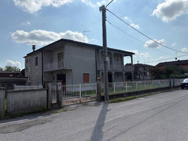 Villa Indipendente in vendita a Ostiano, Cremona