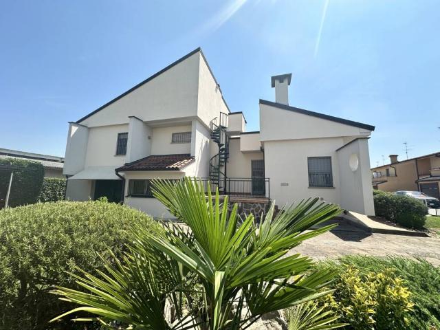 Villa Indipendente in vendita a Ostiano, Lombardia