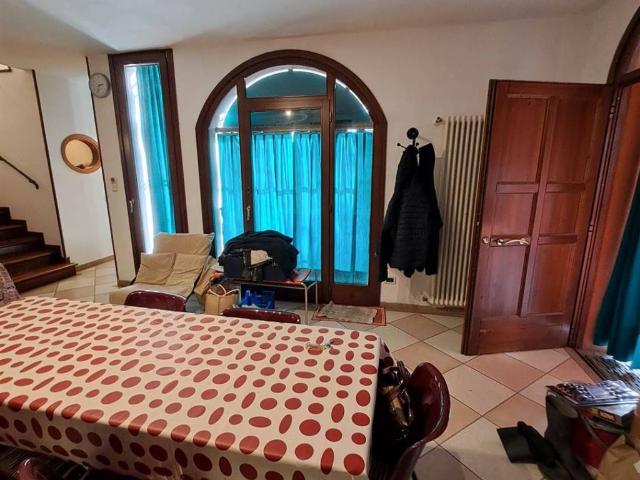Villa Indipendente in vendita a Ostiglia, Lombardia
